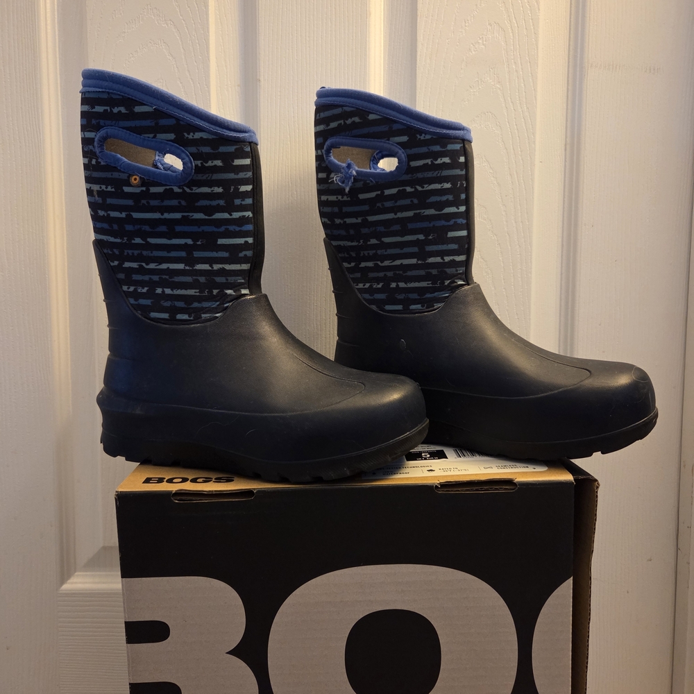 Bogs Kids Navy and Blue Patterned Rain Boots